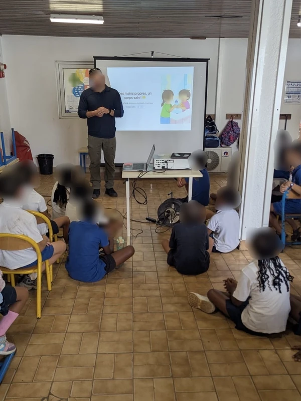 Sensibilisation à l’hygiène des mains dans une école