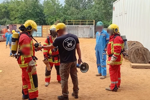 Consignes avant un exercice incendie, équipiers en appareil respiratoire isolant