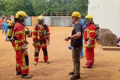 Parcours en appareil respiratoire isolant pendant un exercice incendie