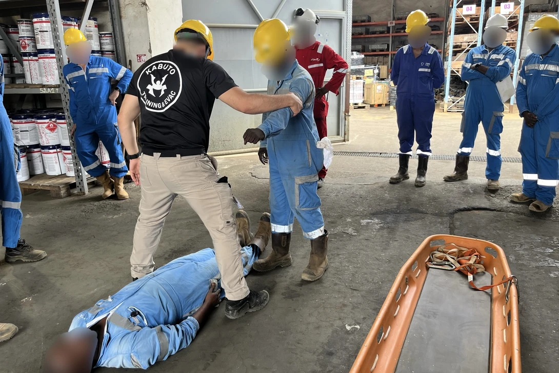 Formateur KABUTO encadrant un relevage sur plan dur
